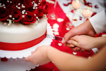 bruidtaart_rood_aanschnijden_event