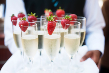 catering_champagne_aarbei_weddingfair